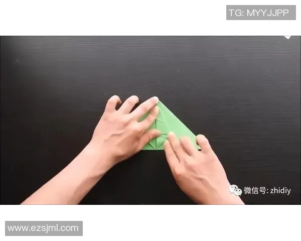 用纸折叠足球明星的创意教程轻松打造你的纸艺偶像